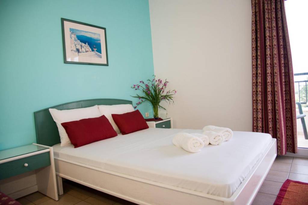 THEONI APARTMENTS 2★