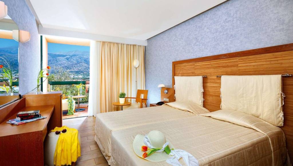 SIRENS BEACH & VILLAGE 4★