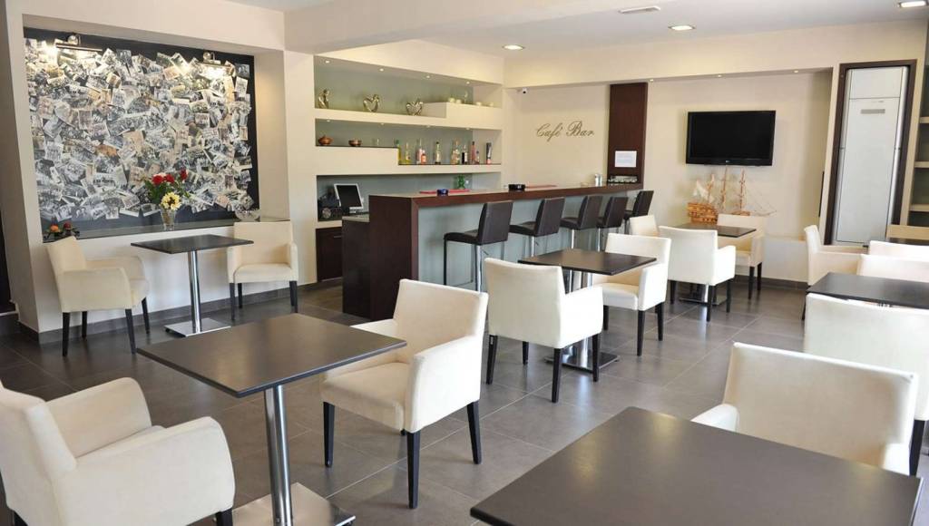 MARITIME HOTEL APARTMENTS 2★