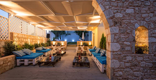 MANOS MARIA HOTEL & APARTMENTS 4★