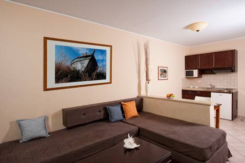 MANOS MARIA HOTEL & APARTMENTS 4★