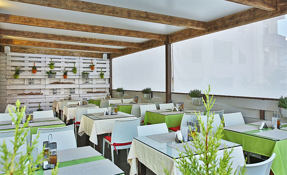 MANOS MARIA HOTEL & APARTMENTS 4★