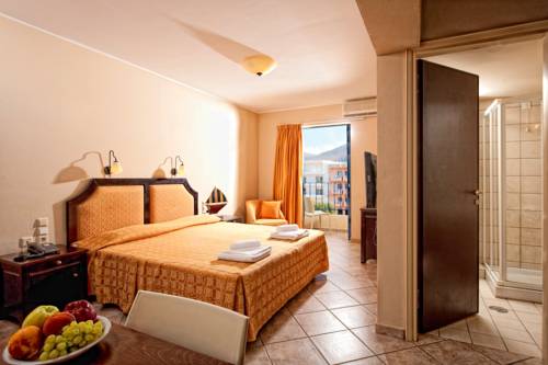 MANOS MARIA HOTEL & APARTMENTS 4★