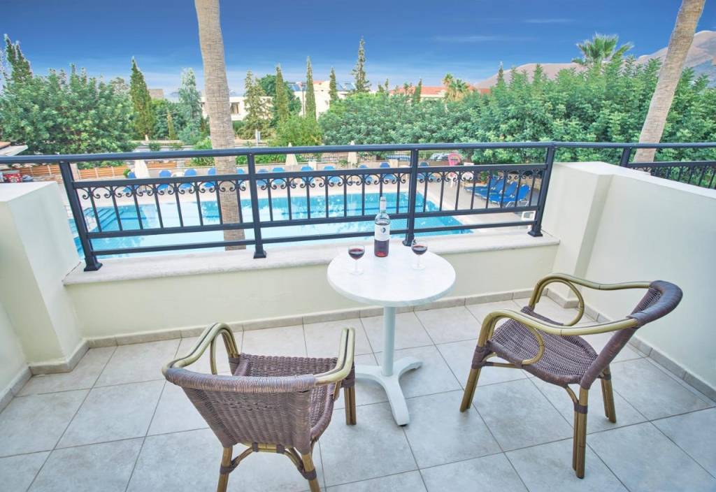 DIONYSOS APARTMENTS AND STUDIOS 3★