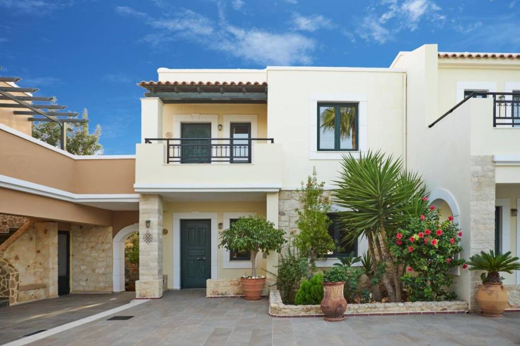 DIONYSOS APARTMENTS AND STUDIOS 3★