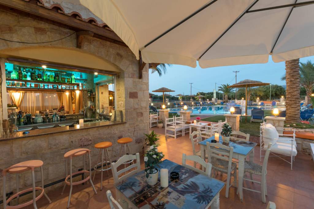 DANELIS STUDIOS & APARTMENTS 3★