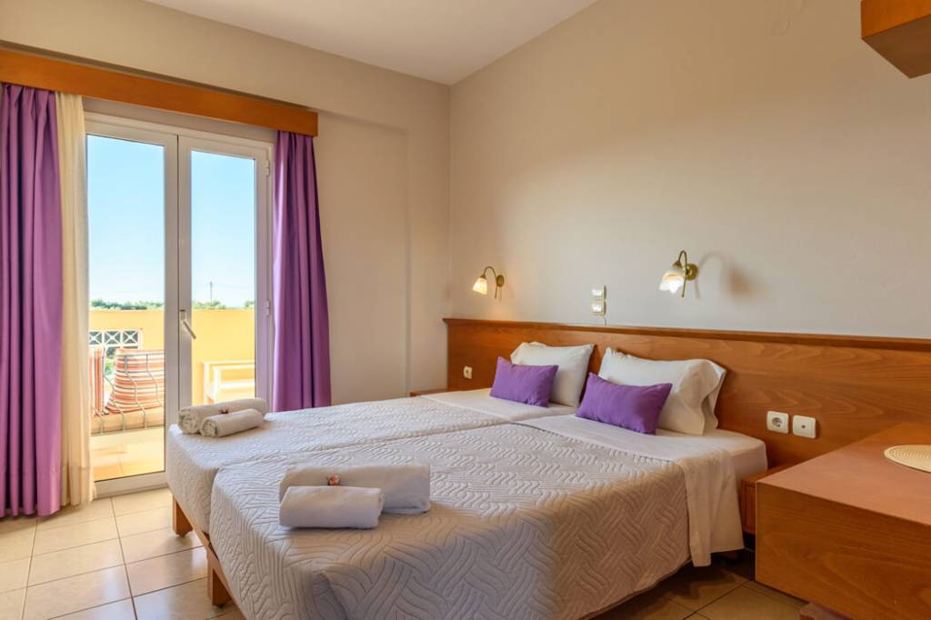 DANELIS STUDIOS & APARTMENTS 3★