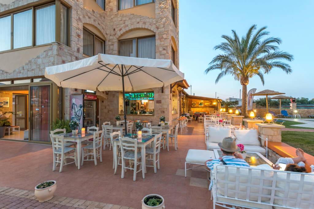 DANELIS STUDIOS & APARTMENTS 3★