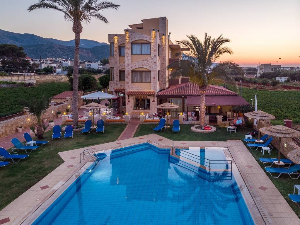 DANELIS STUDIOS & APARTMENTS 3★