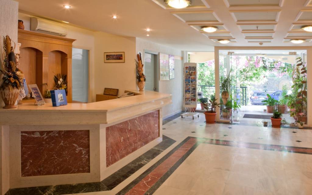 DEDALOS BEACH HOTEL 3★