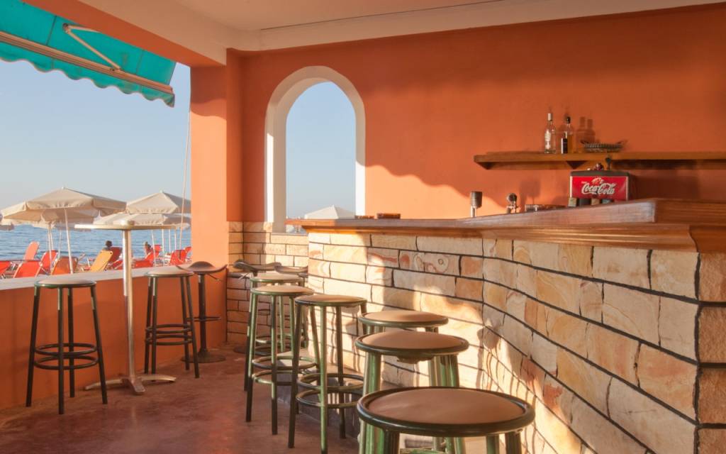 DEDALOS BEACH HOTEL 3★