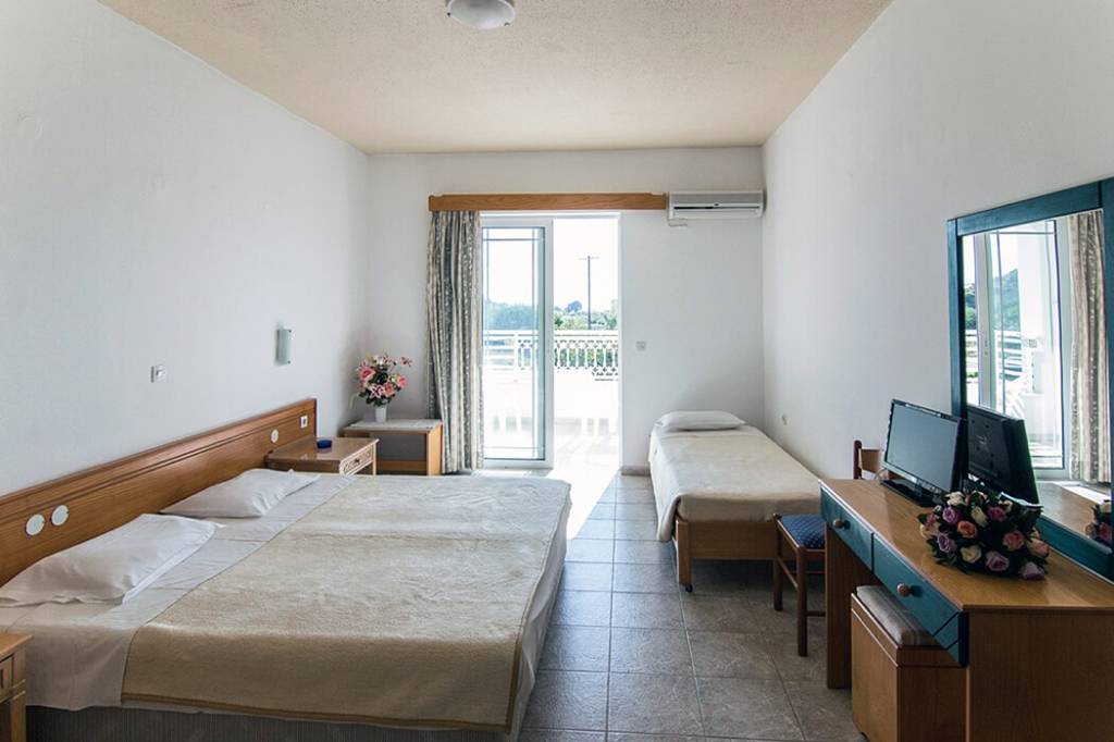 MALIA BAY BEACH HOTEL & BUNGALOWS 4★