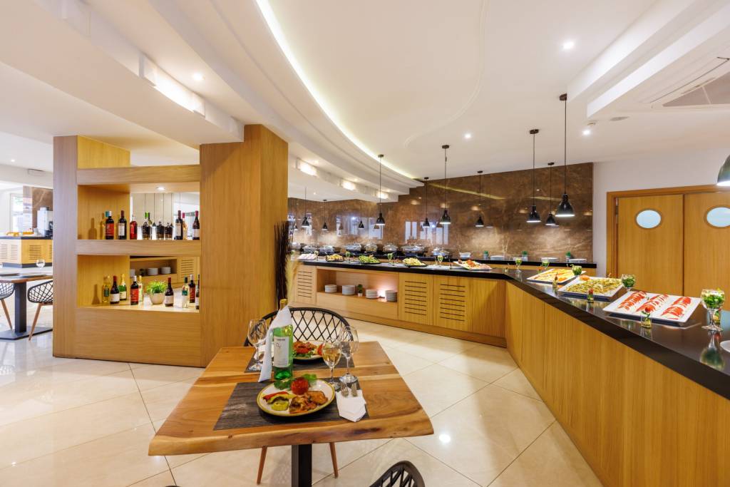 MALIA BAY BEACH HOTEL & BUNGALOWS 4★