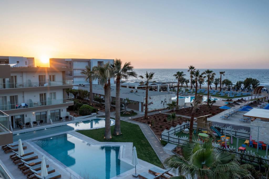 MALIA BAY BEACH HOTEL & BUNGALOWS 4★