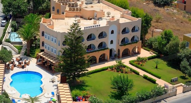 KARTEROS HOTEL 3★