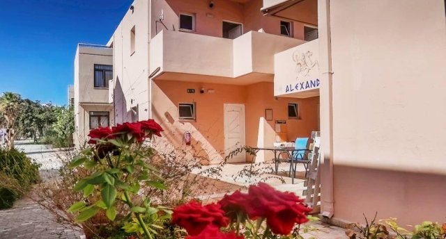 ALEXANDROS APARTMENTS 3★