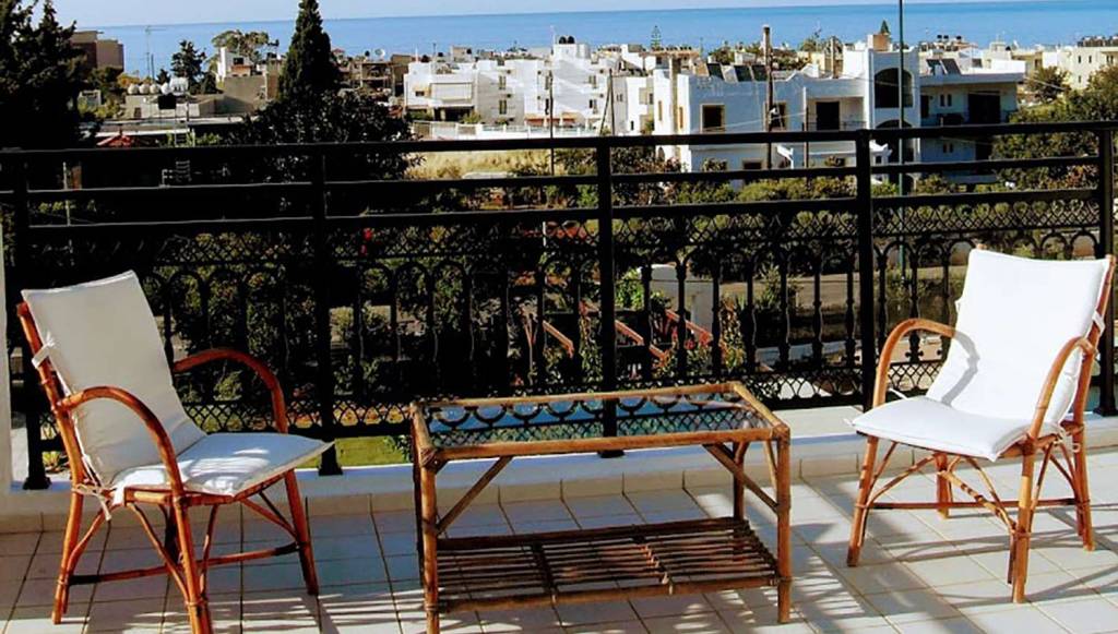 IRAKLIS APARTMENTS & STUDIOS 3★