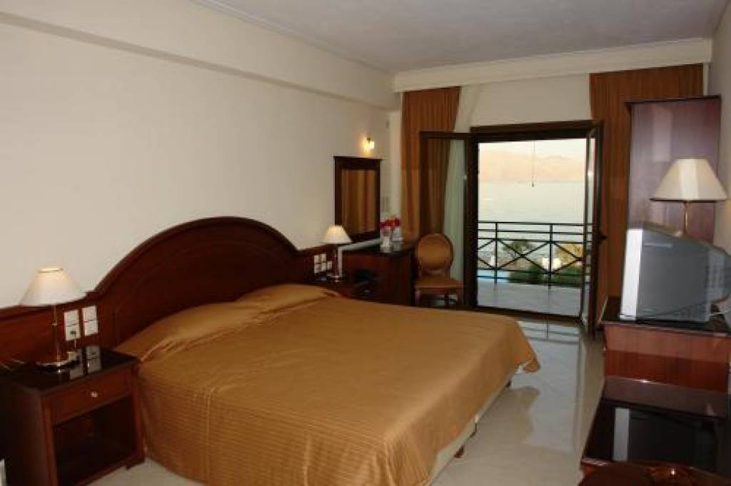 EUROPA BEACH HOTEL 4★