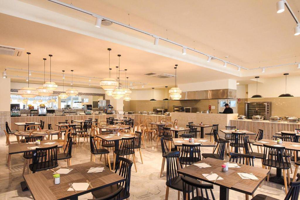 DELFINIA RESORT 4★