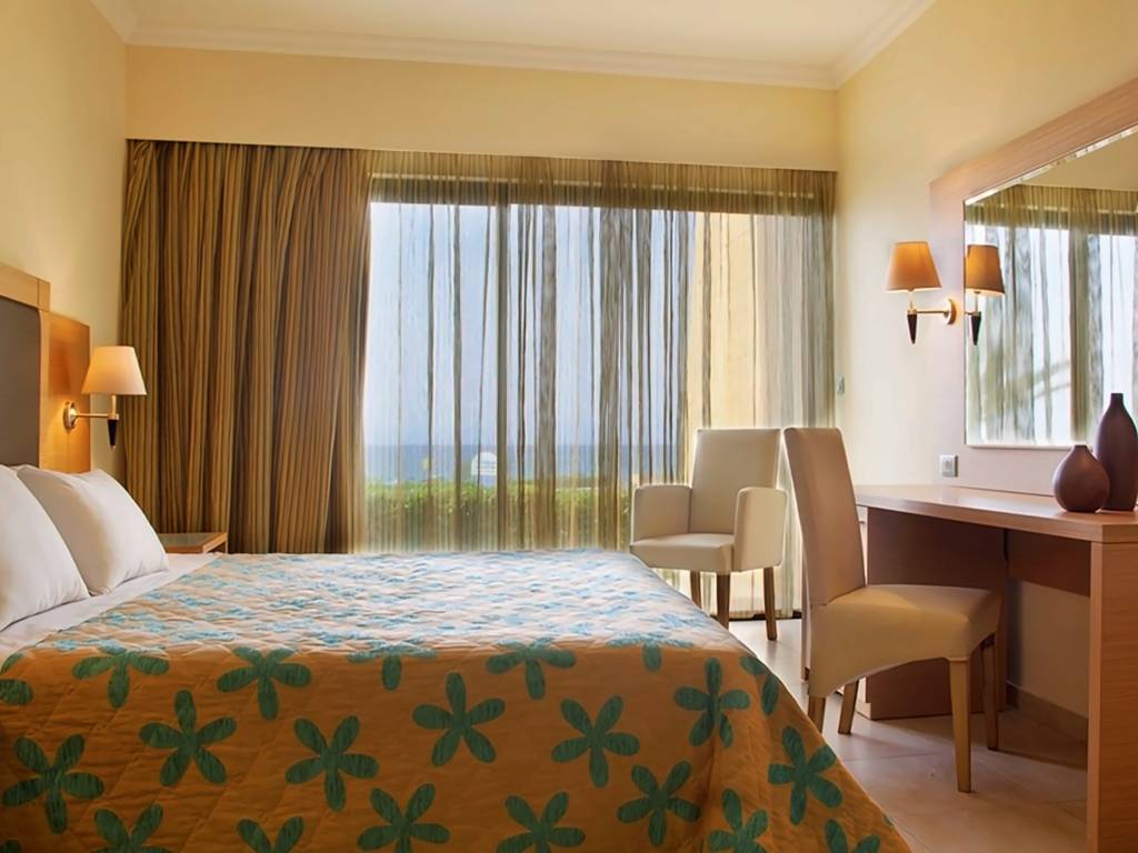 SMARTLINE COSMOPOLITAN HOTEL 4★