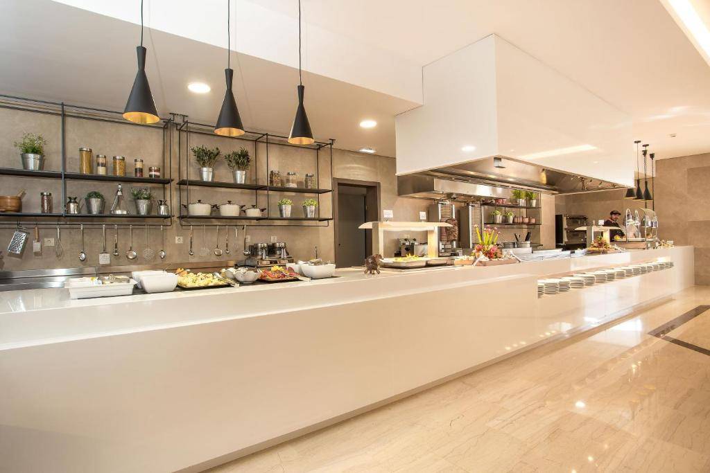 HOTEL NIRIIDES BEACH 4★