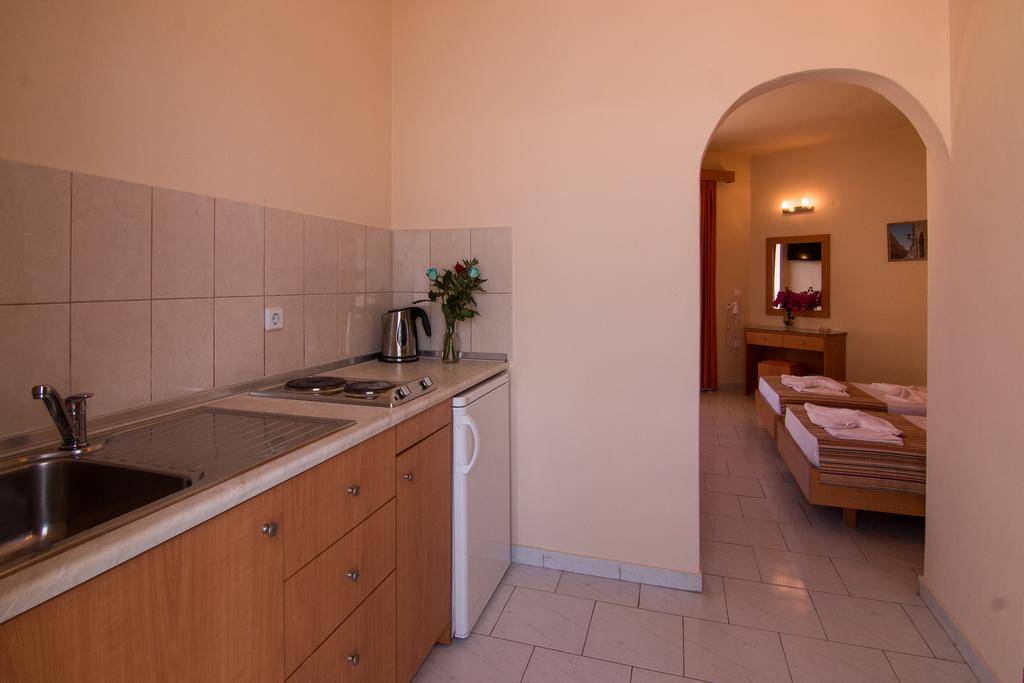 VILLA GEORGE STUDIOS 2★