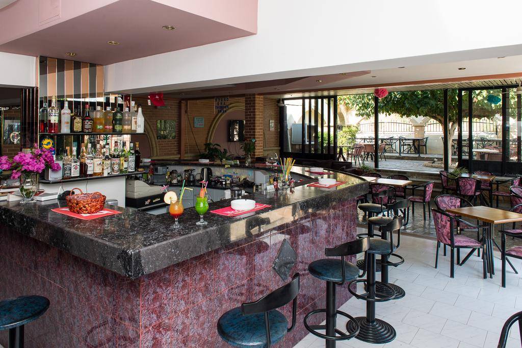 VILLA GEORGE STUDIOS 2★