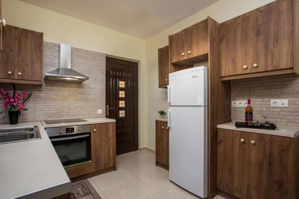 LYRISTIS APARTMENTS PLUS 2 ★