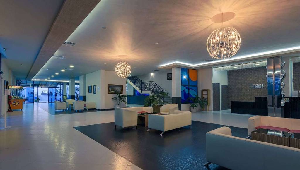 GLARUS BEACH HOTEL 4★