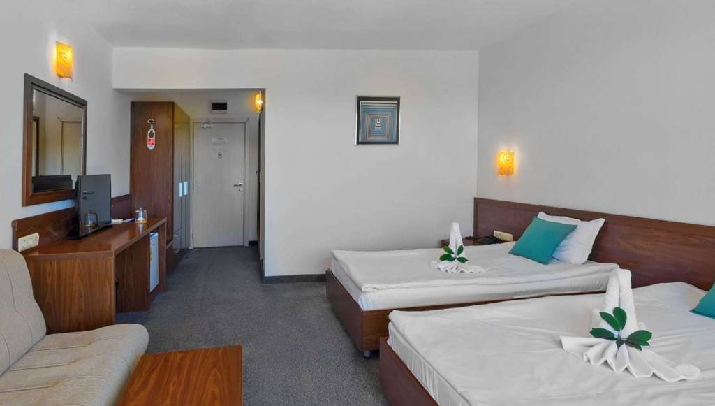 GLARUS BEACH HOTEL 4★