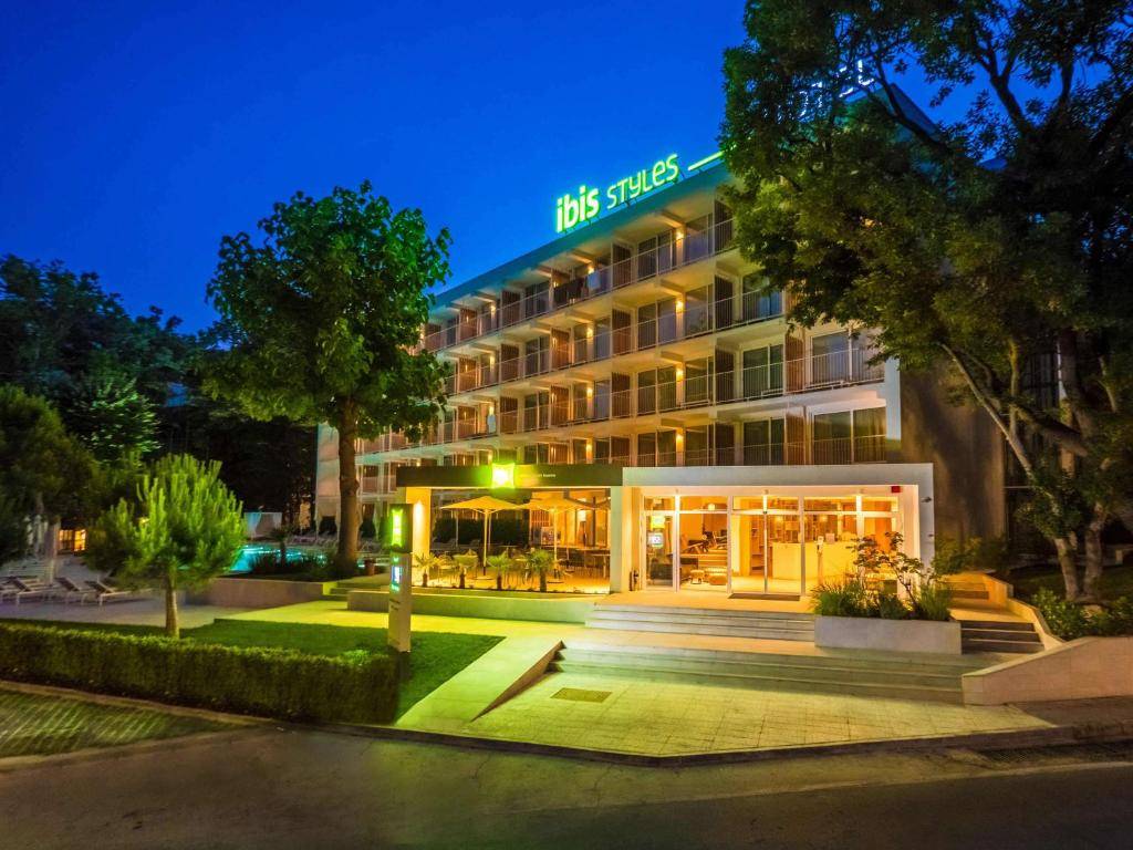 IBIS STYLES GOLDEN SANDS ROOMER HOTEL 4★