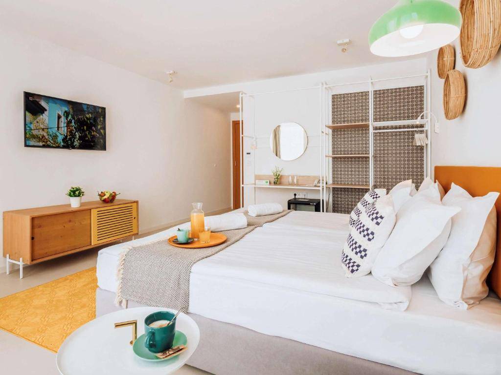 IBIS STYLES GOLDEN SANDS ROOMER HOTEL 4★