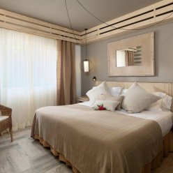 GREEN GARDEN RESORT & SUITES 4★