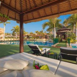 GREEN GARDEN RESORT & SUITES 4★