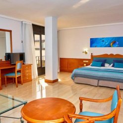 ZENTRAL CENTER HOTEL (tikai pieaugušajiem, 14+) 4★