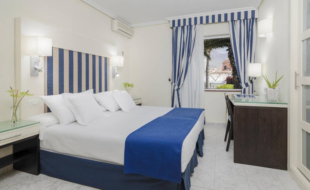 H10 LAS PALMERAS 4★