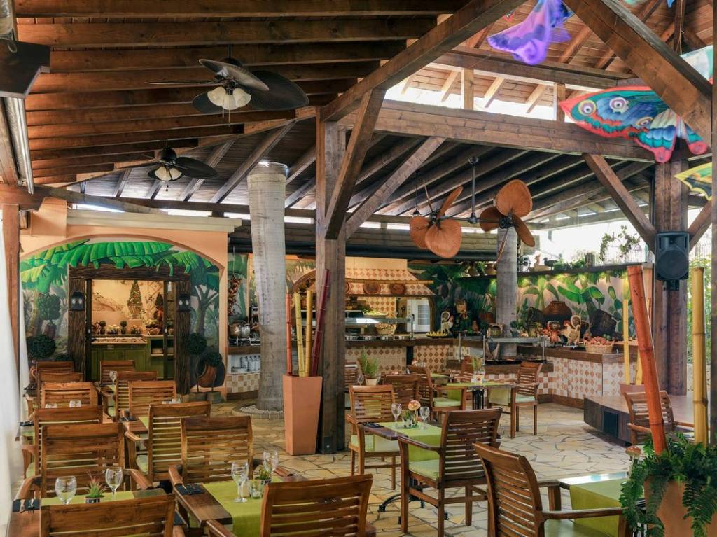 GREEN GARDEN RESORT & SUITES 4★