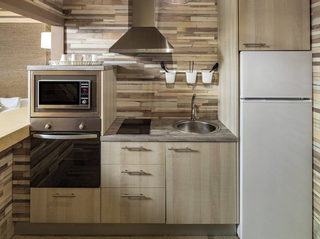 GREEN GARDEN RESORT & SUITES 4★