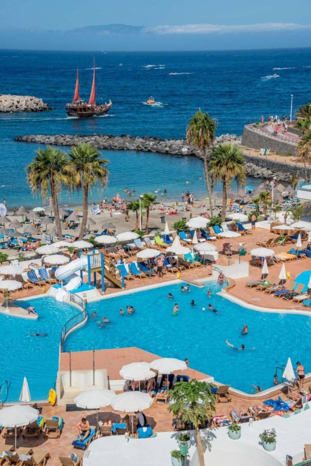 HOVIMA LA PINTA BEACHFRONT FAMILY HOTEL 4★