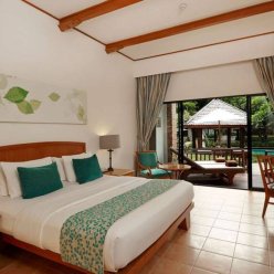 WOODLANDS HOTEL & RESORT 4★