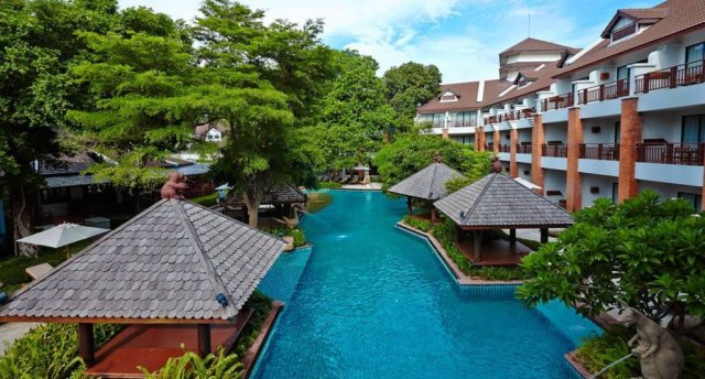 WOODLANDS HOTEL & RESORT 4★