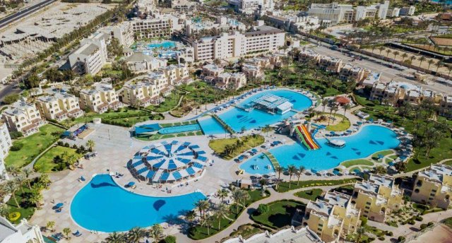 ROYAL LAGOONS AQUA PARK RESORT & SPA 4★