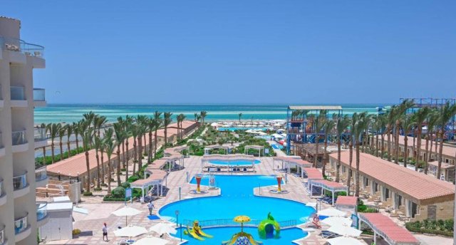 Viesnīcas skats Ēģiptē, Hurgada ar baseinu