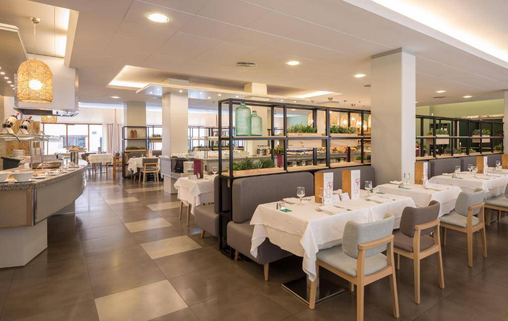 AQUA HOTEL BERTRAN 4★