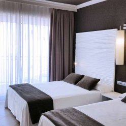 A2 AUGUSTUS 3★ (jūras krastā)