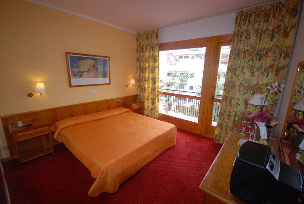 ALEGRIA SANTA CRISTINA 4 ★