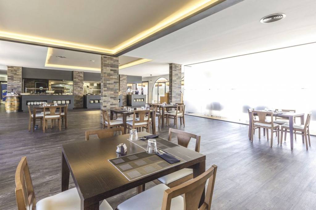 BLAU PUNTA REINA JUNIOR SUITES RESORT 4 ★