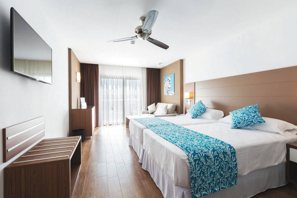 HOTEL RIU BRAVO 4★