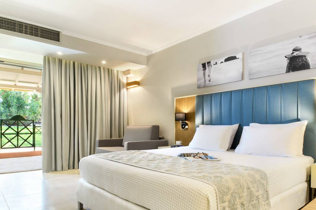 PORTES BEACH HOTEL 4★