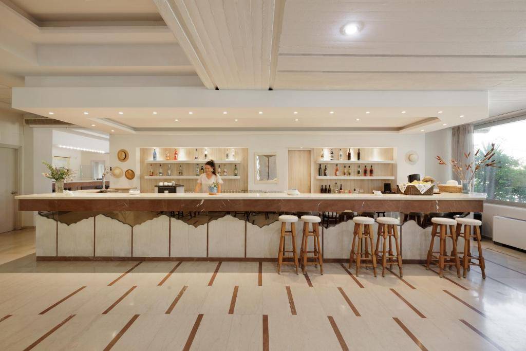 NAFSIKA HOTEL (EX. LIVADI NAFSIKA HOTEL) (tikai pieaugušajiem, 16+) 4★